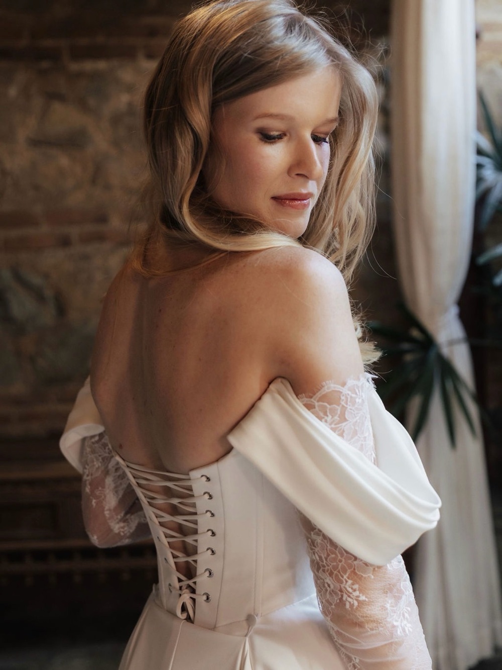 Wona Concept Eva Lendel Baccara Wedding Dress - Picture 2 of 5